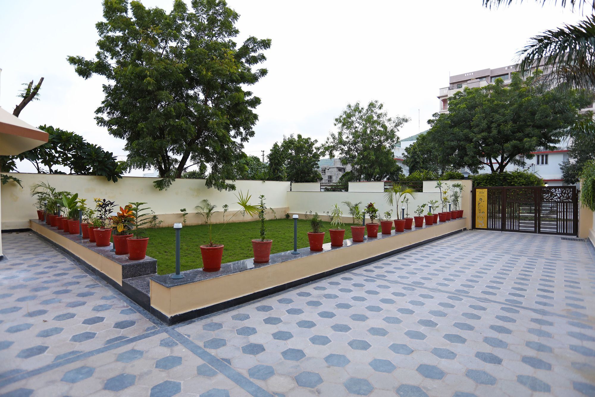 Oyo 9428 Hill View Room Goverdhan Vilas Udaipur Kültér fotó